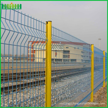 Cheap and fine strong curvy welded metal wire mesh fence with low price